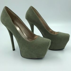 Qupid Green Platform Pumps